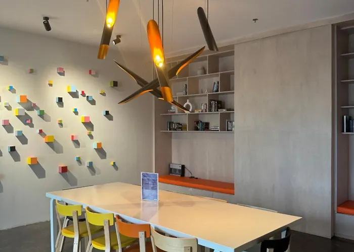 Unit 5 Mins To It Park With Pool, Wifi & Netflix Apartment Cebu