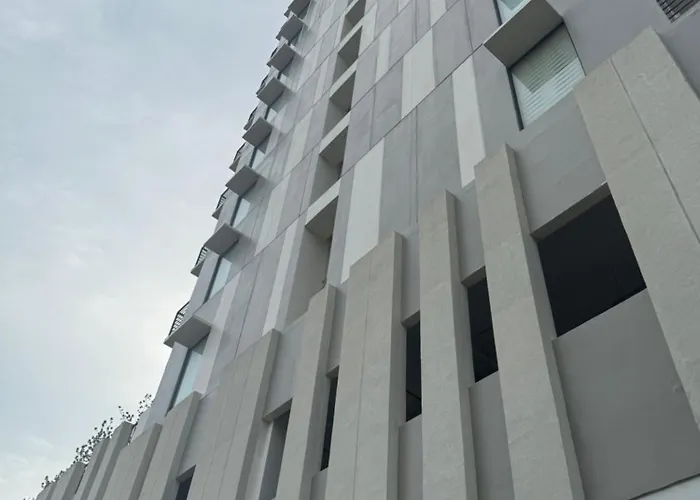 Unit 5 Mins To It Park With Pool, Wifi & Netflix Apartment Cebu