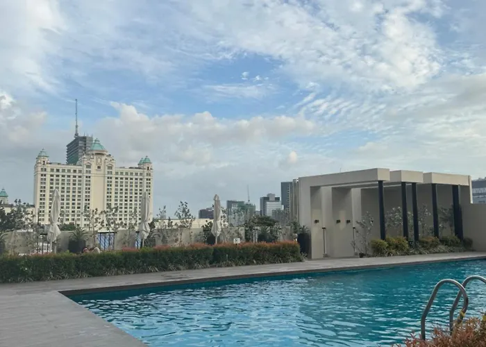 Unit 5 Mins To It Park With Pool, Wifi & Netflix * Cebu